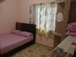 SETIAP BILIK ADA 1 KATIL QUEEN DAN 2 TILAM BUJANG