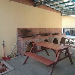 DISEDIAKAN TEMPAT MEMBAKAR BBQ