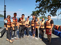 snokerling dan island hopping